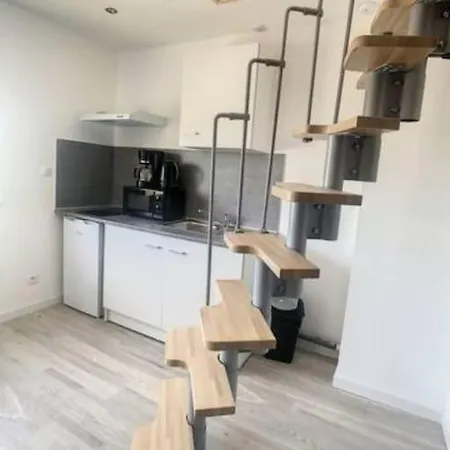 Atypique T1 Duplex - Wifi .parking .proche .gare *